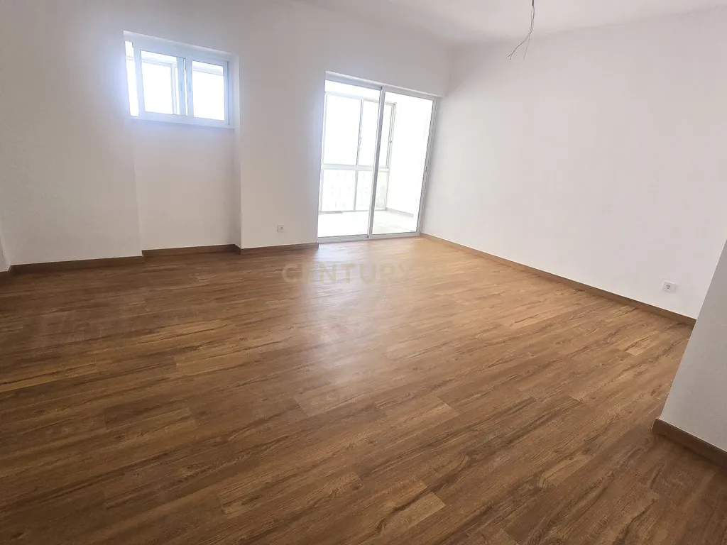 Apartamento T3 Totalmente Remodelado para Arrendamento | Bairro do Liceu | Setúbal - Image 5