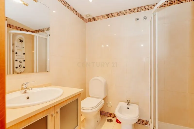 Apartamento T2 em Odivelas com Box e Varanda - Image 15