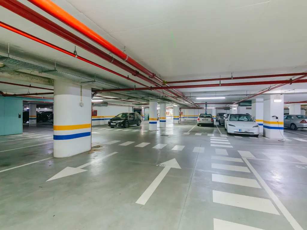 T3 com varanda e 2 lugares de estacionamento para Arrendamento | Parque das Nações | - Image 22
