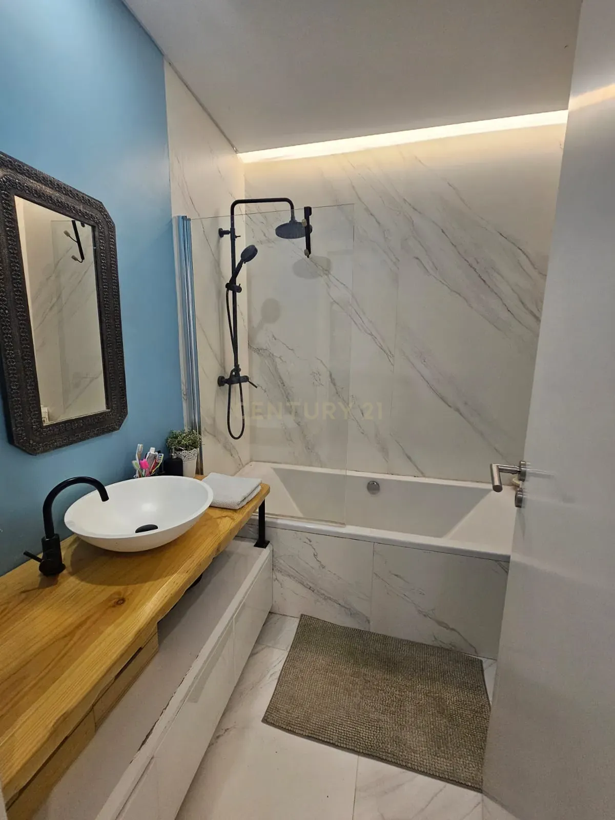 Apartamento T3 Renovado em São Domingos de Benfica – Conforto e Funcionalidade - Image 1