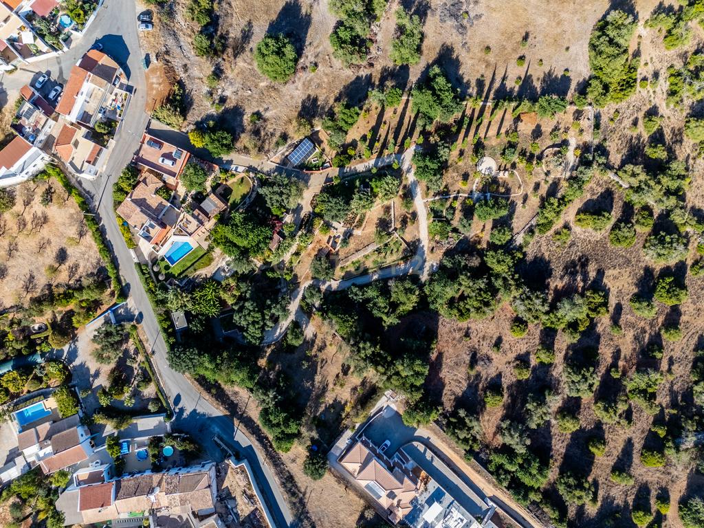 Propriedade com três habitações, piscina aquecida e sauna, num terreno de 10.000 m² - Image 152
