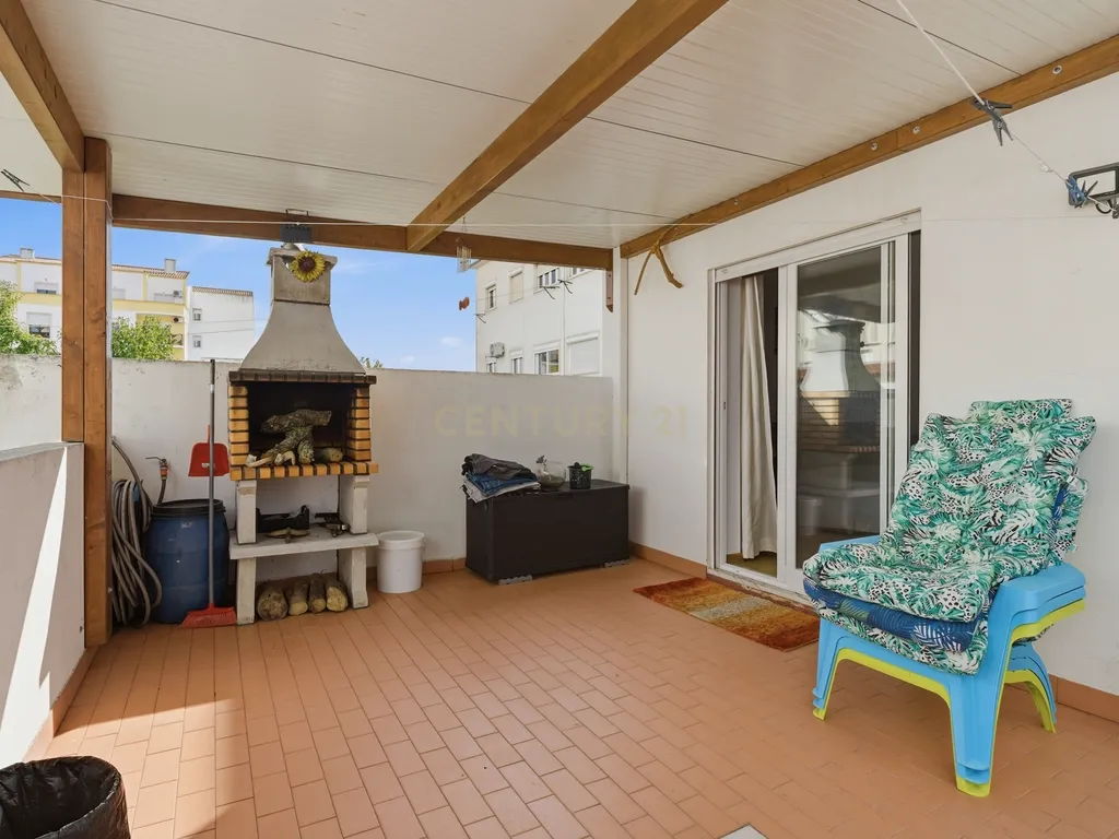 Apartamento T3 com terraço e churrasqueira – Merceana, Alenquer - Image 31