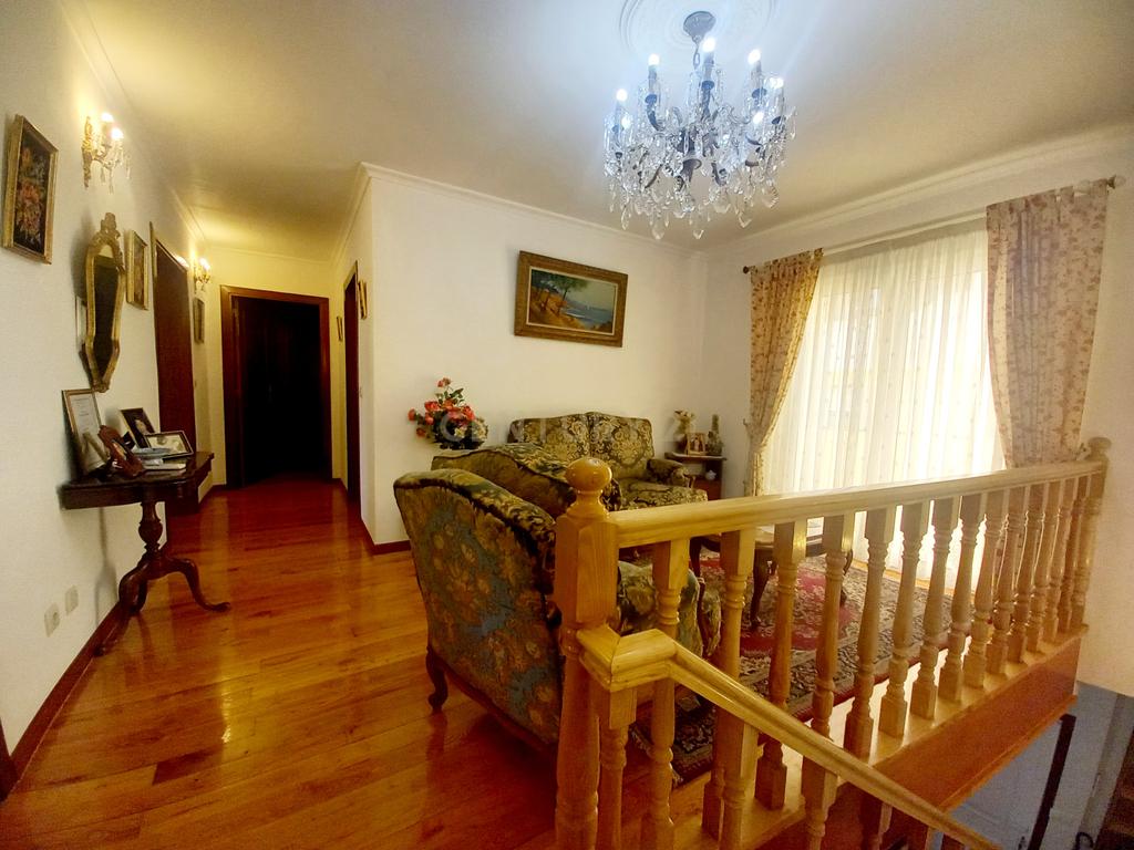  Moradia T4 com Vista Panorâmica em Chaves - Image 9