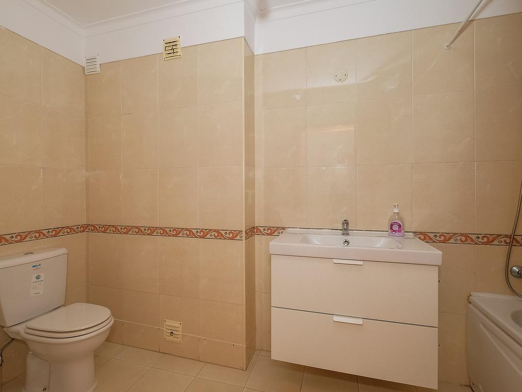 Apartamento T3 luminoso na Parede com varandas, garagem e arrecadação - Image 9