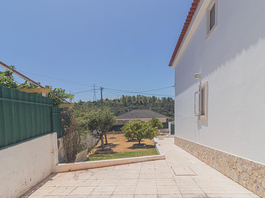 Moradia T4 em Vila Nova - Bucelas - Image 49