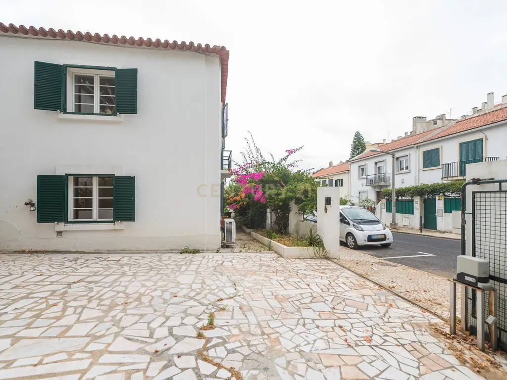 Moradia T3 + 1 Renovada com Jardim e Piscina em Penha de França, Lisboa - Image 83