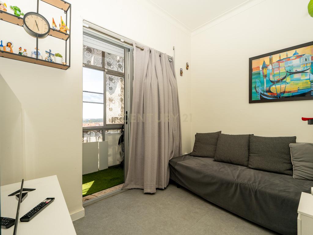 Apartamento T1 em Corroios com Luz Natural e Boa Localização - Image 5