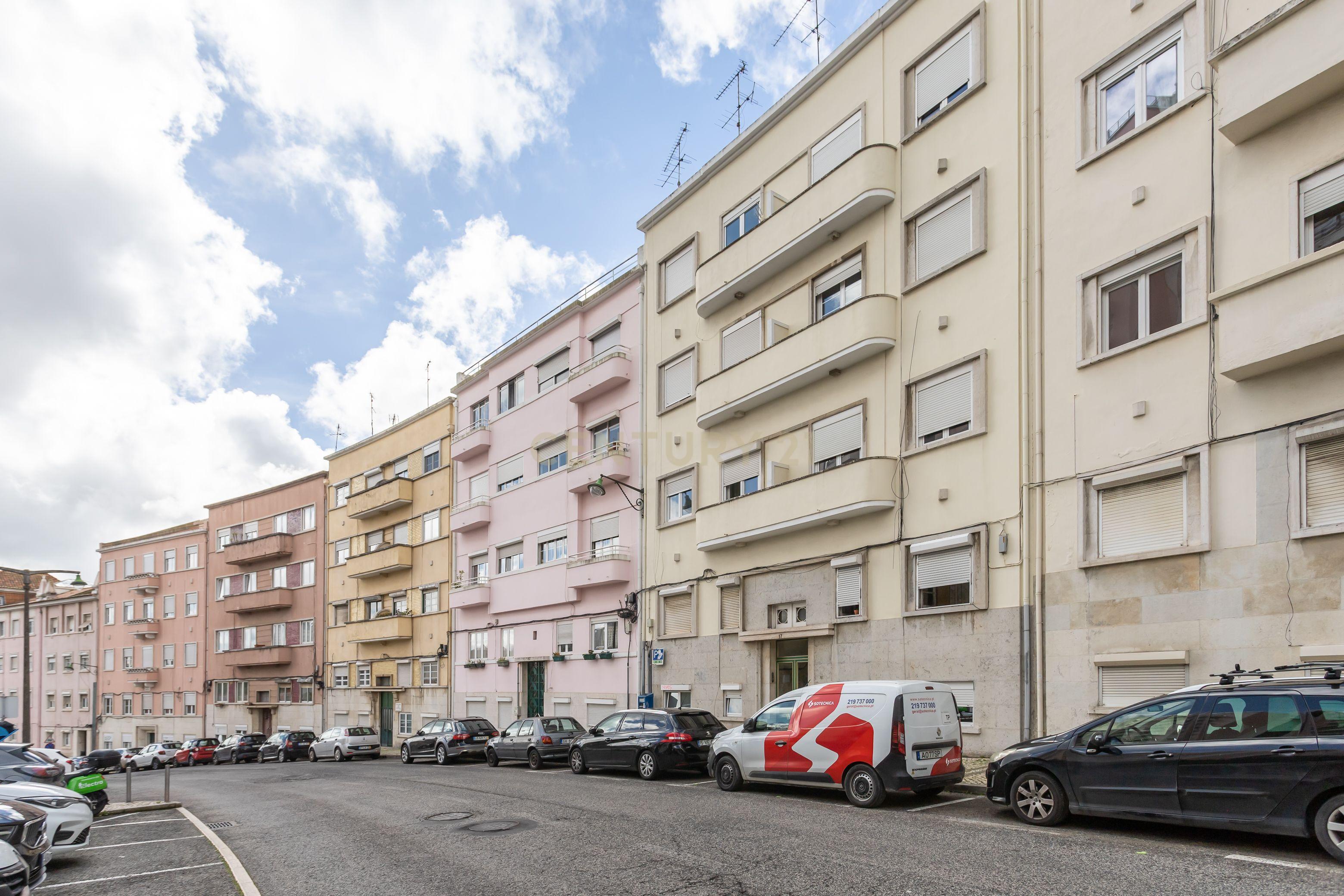 Apartamento T3 com duas salas e terraço privado em Sete Rios, Lisboa - Image 31