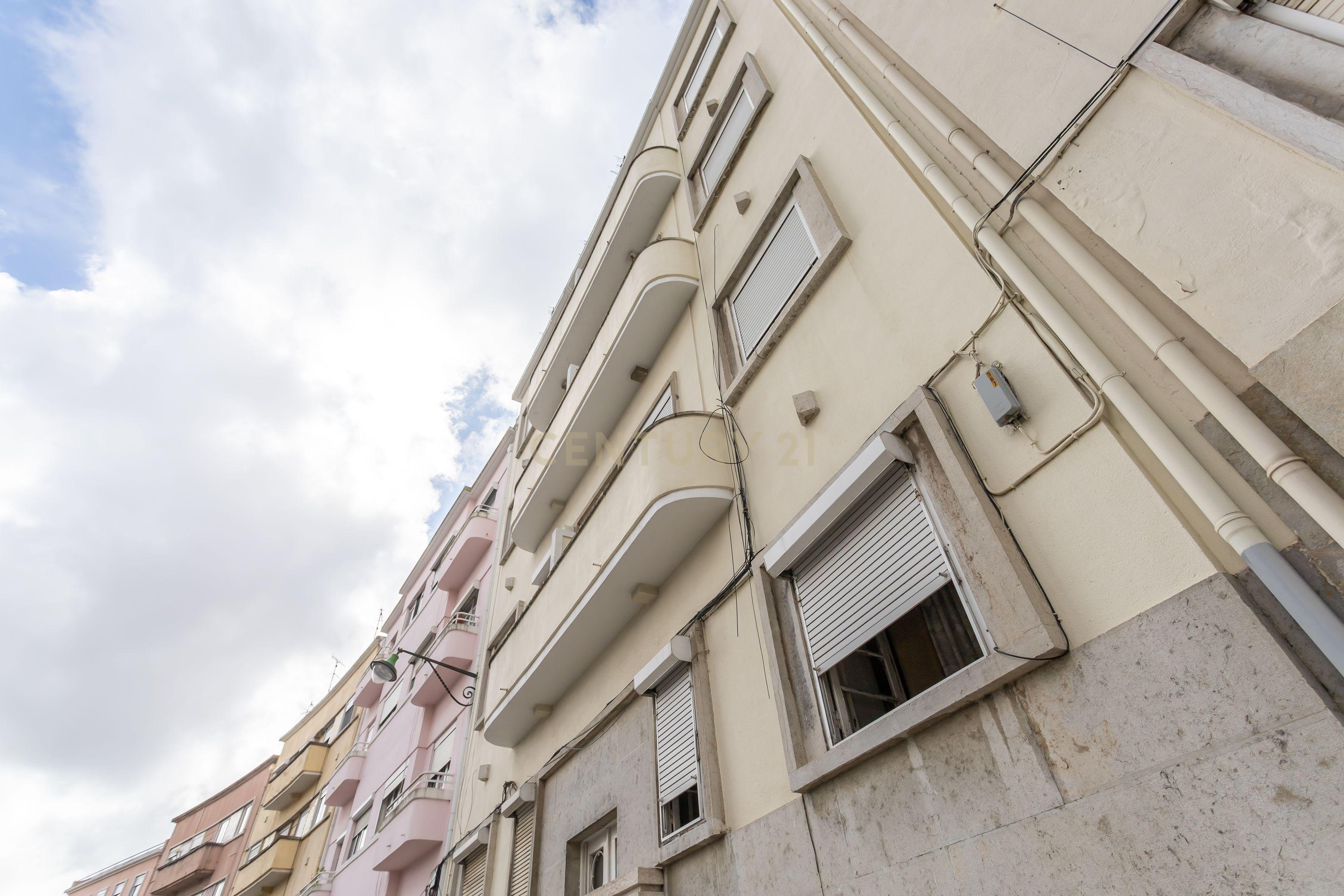 Apartamento T3 com duas salas e terraço privado em Sete Rios, Lisboa - Image 20