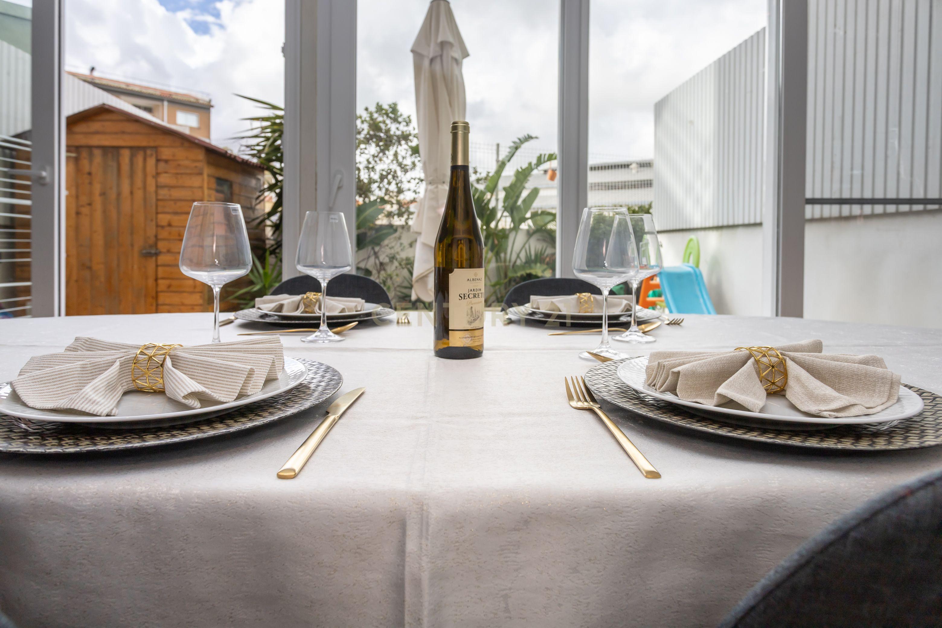 Apartamento T3 com duas salas e terraço privado em Sete Rios, Lisboa - Image 8