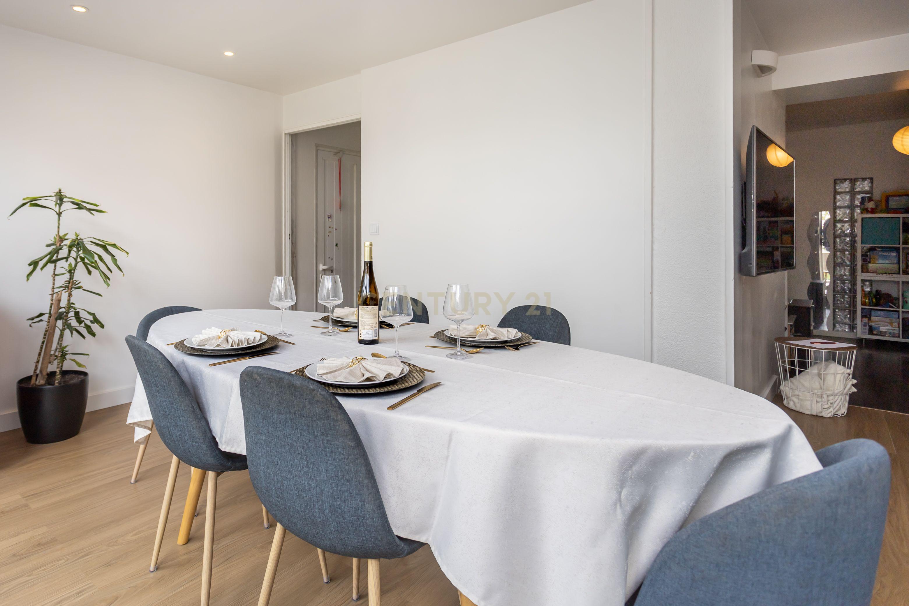 Apartamento T3 com duas salas e terraço privado em Sete Rios, Lisboa - Image 7