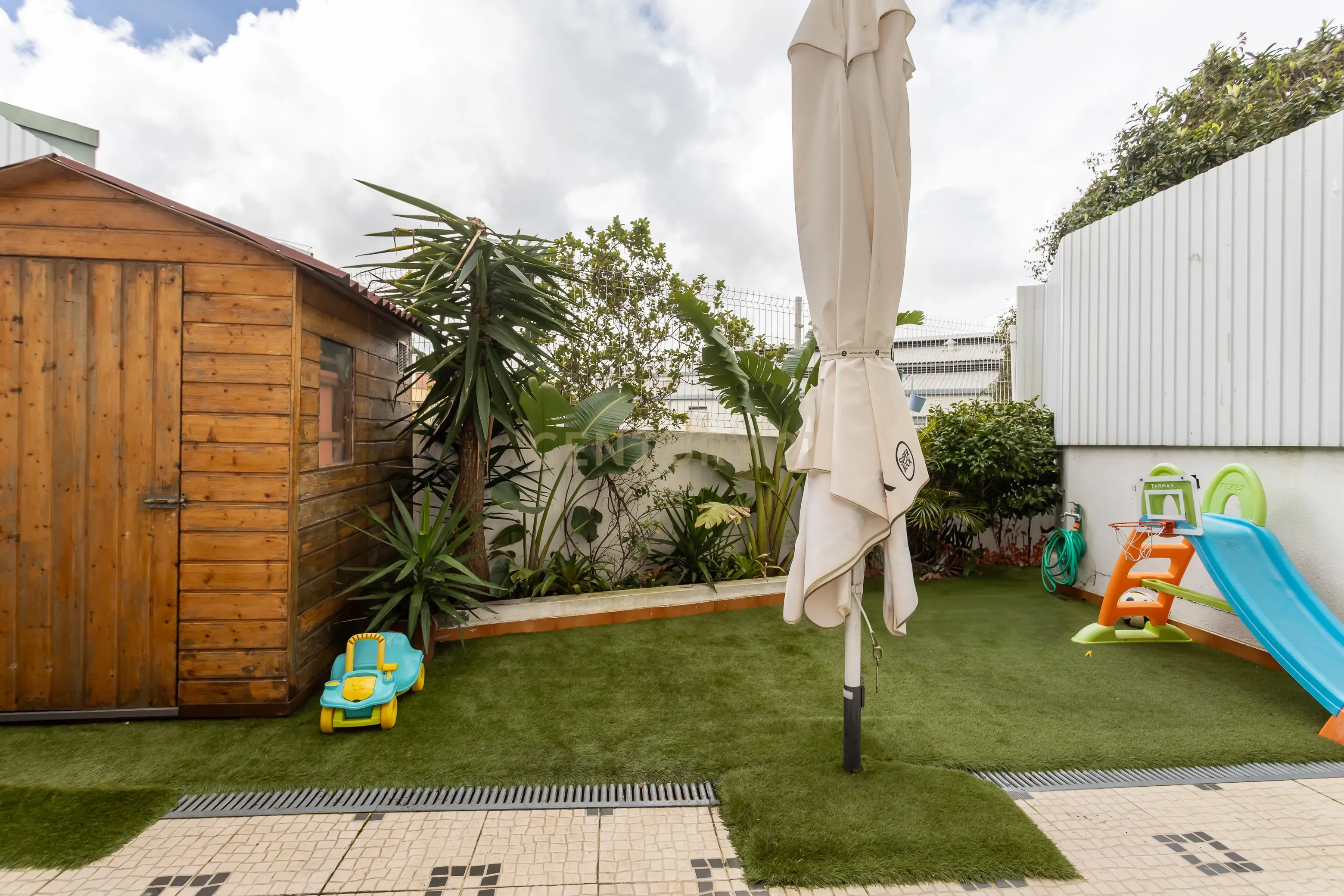 Apartamento T3 com duas salas e terraço privado em Sete Rios, Lisboa - Image 15