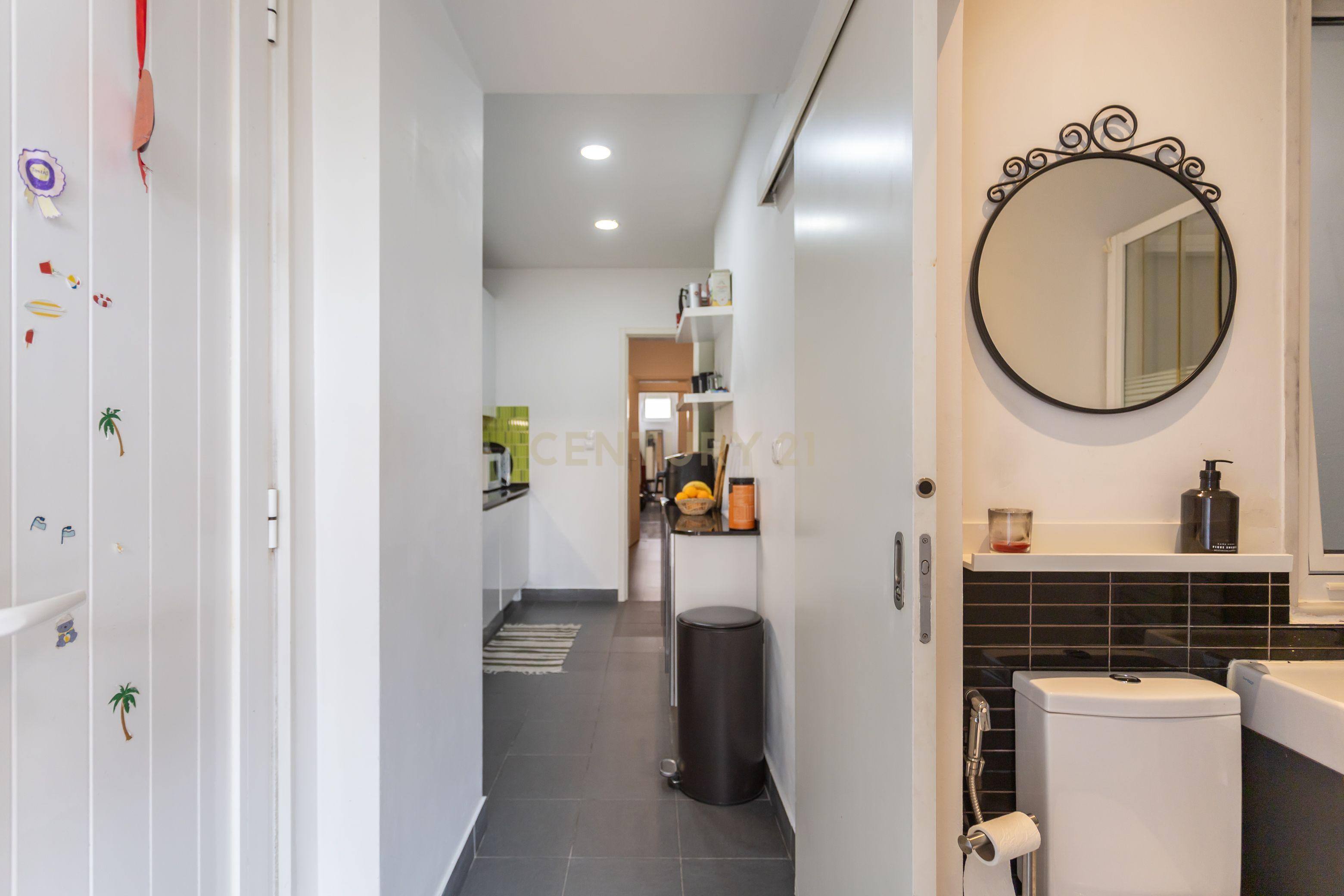 Apartamento T3 com duas salas e terraço privado em Sete Rios, Lisboa - Image 14