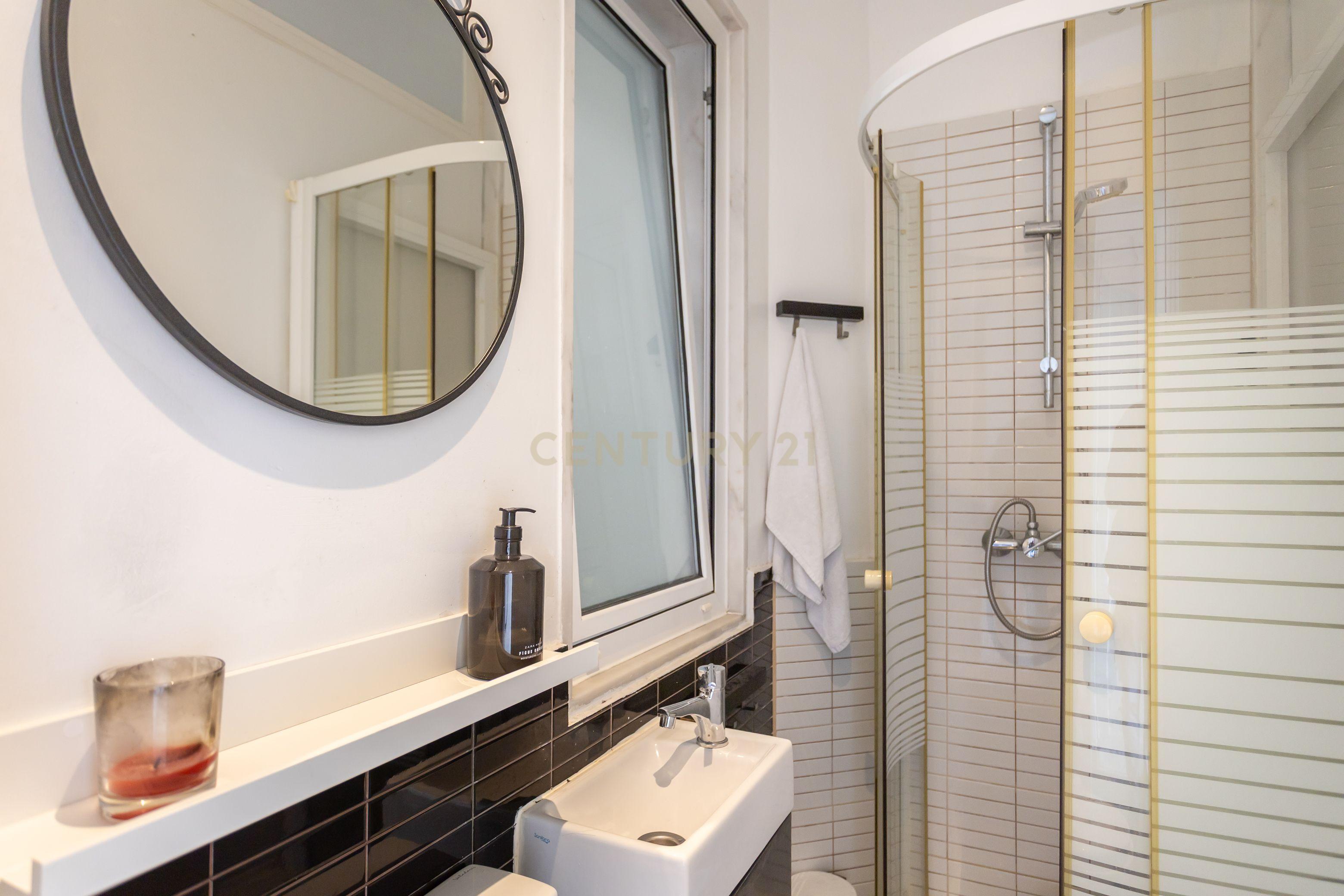 Apartamento T3 com duas salas e terraço privado em Sete Rios, Lisboa - Image 36