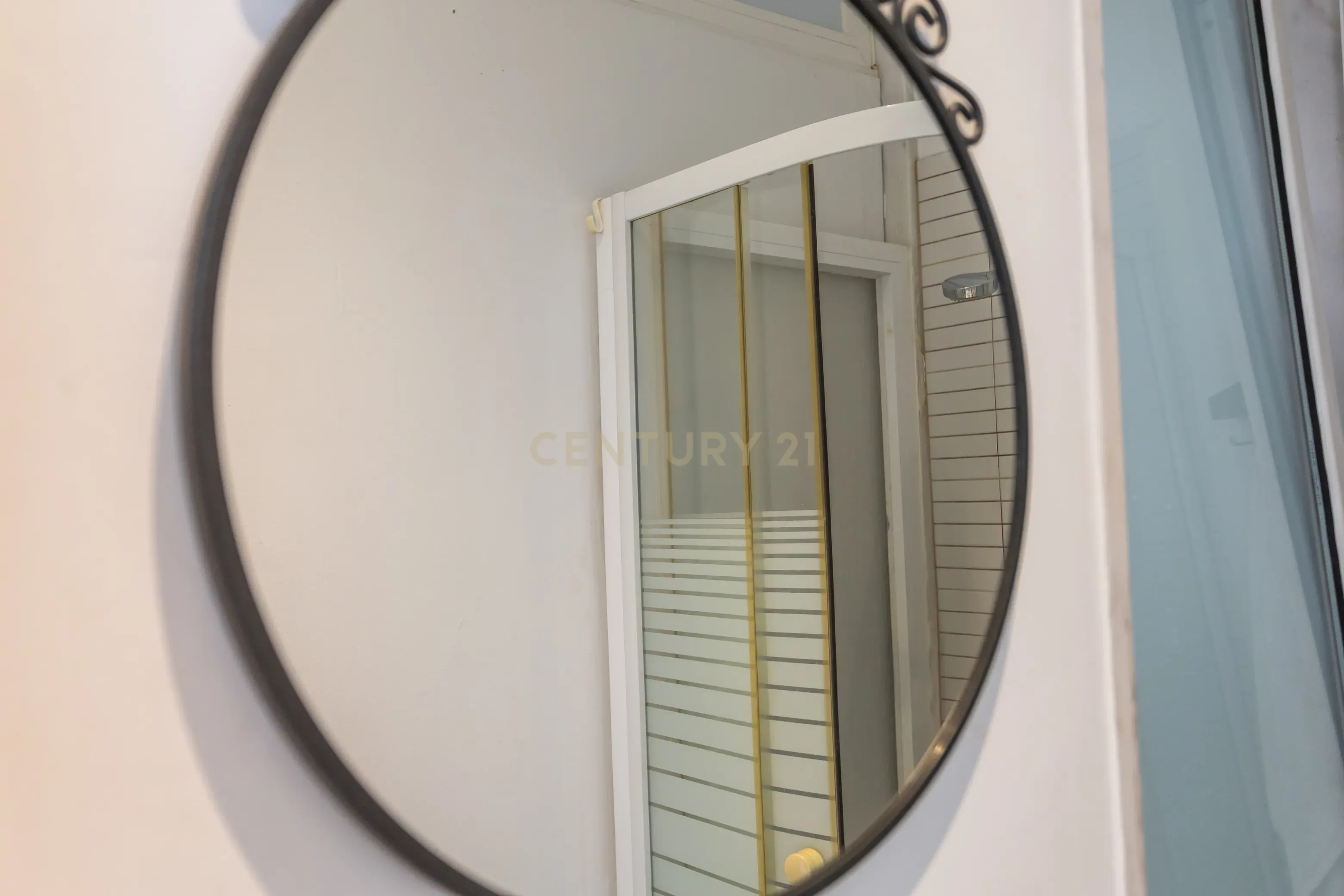 Apartamento T3 com duas salas e terraço privado em Sete Rios, Lisboa - Image 21
