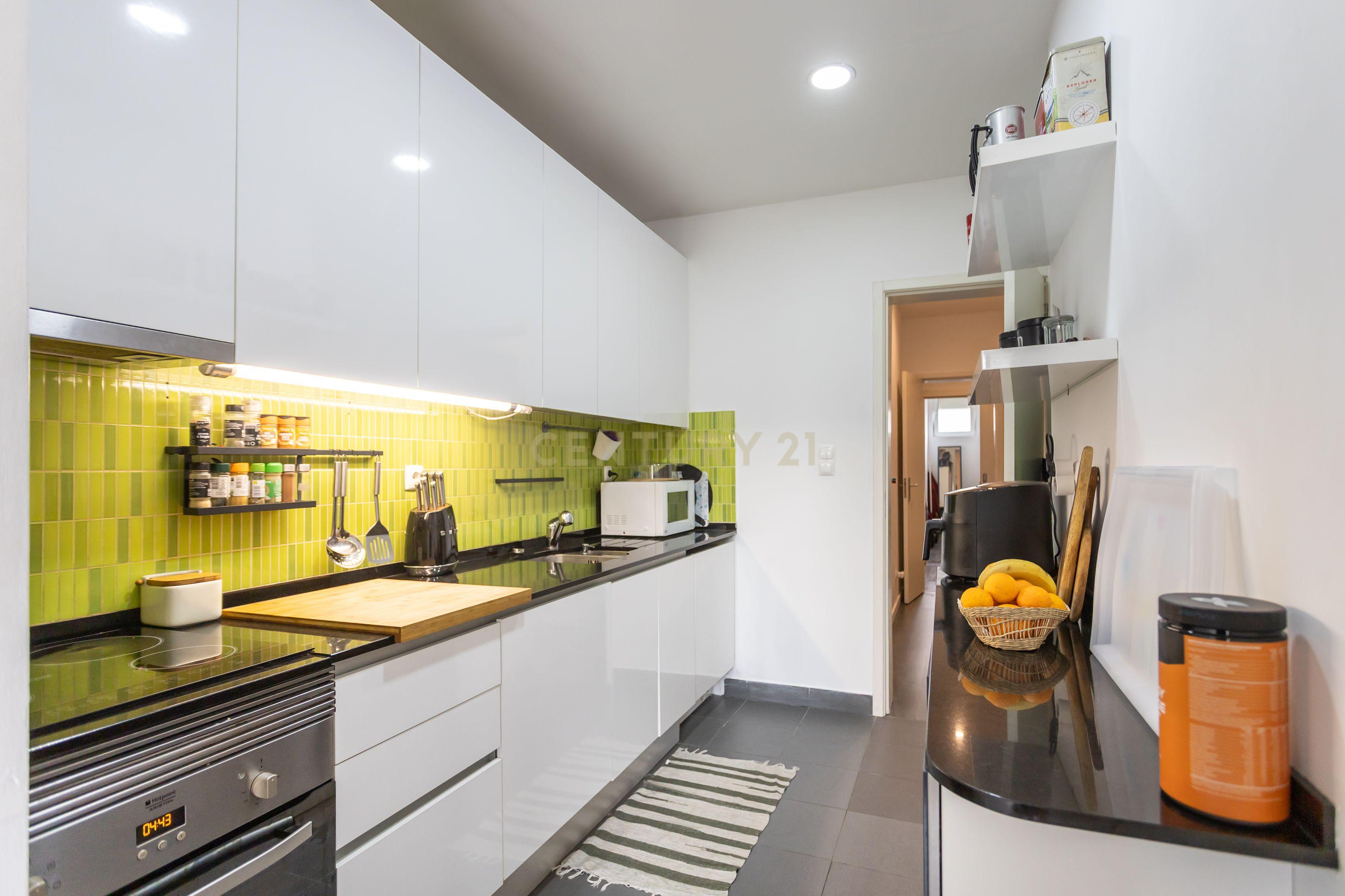 Apartamento T3 com duas salas e terraço privado em Sete Rios, Lisboa - Image 34