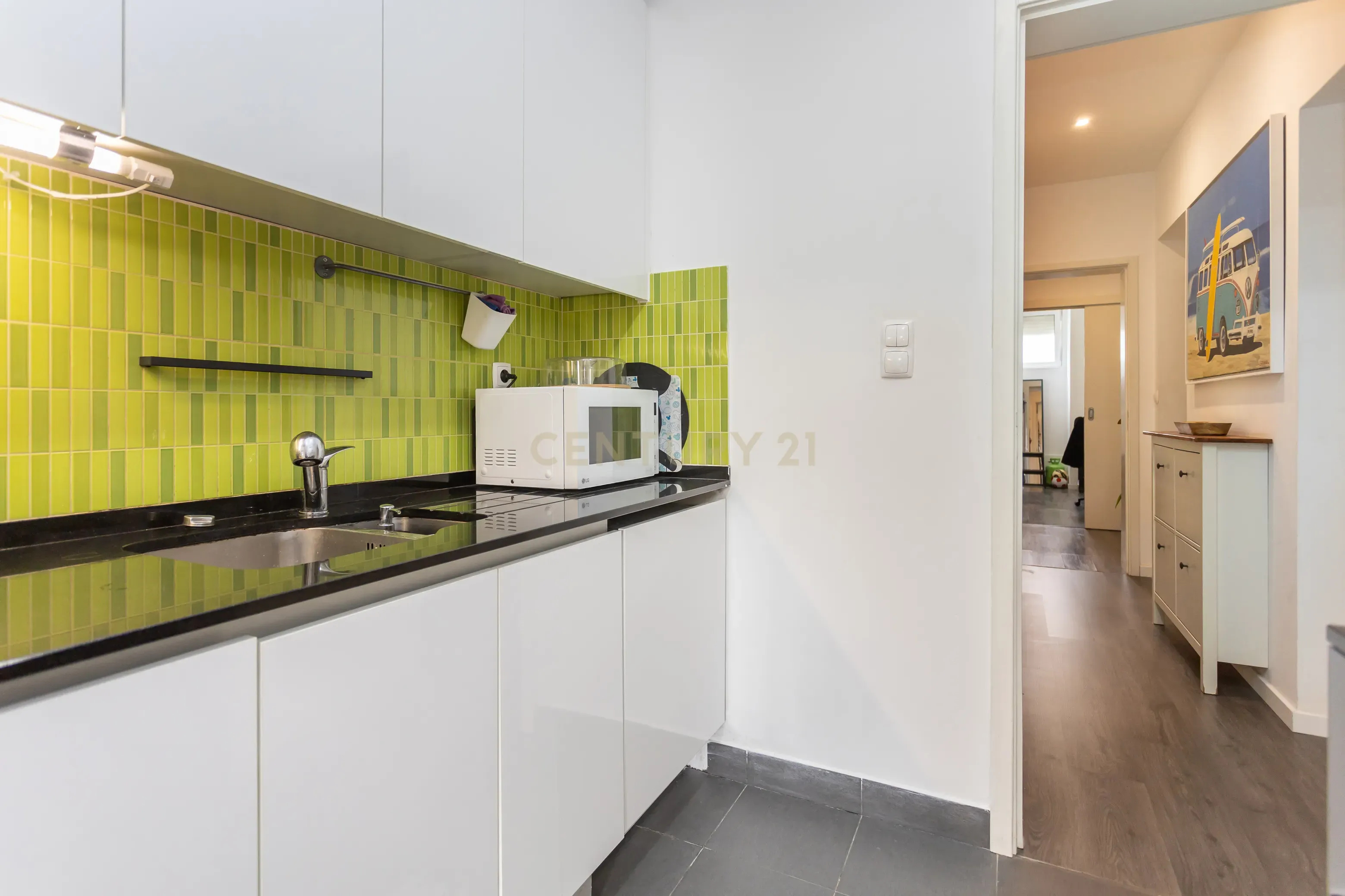 Apartamento T3 com duas salas e terraço privado em Sete Rios, Lisboa - Image 35