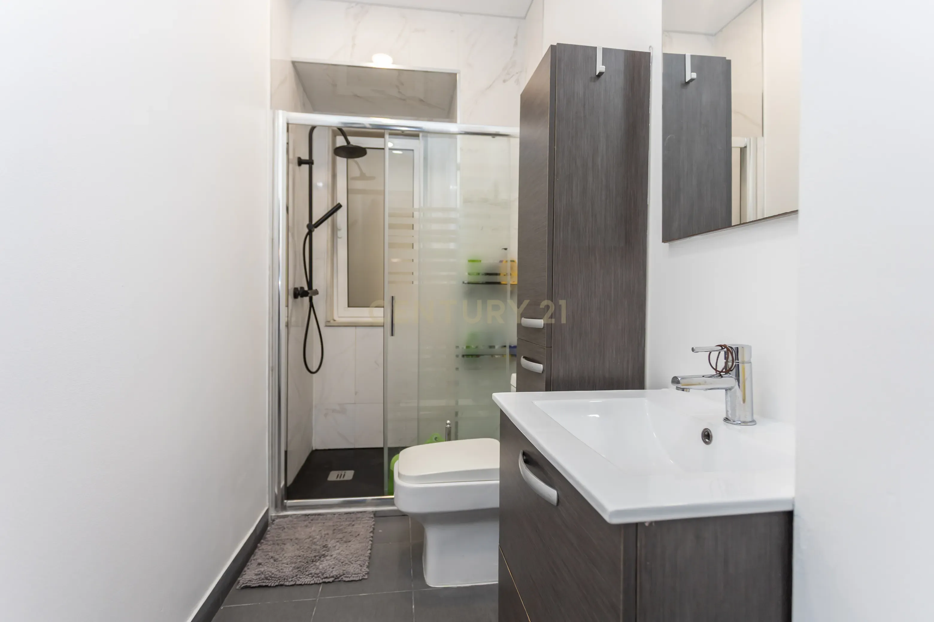 Apartamento T3 com duas salas e terraço privado em Sete Rios, Lisboa - Image 44