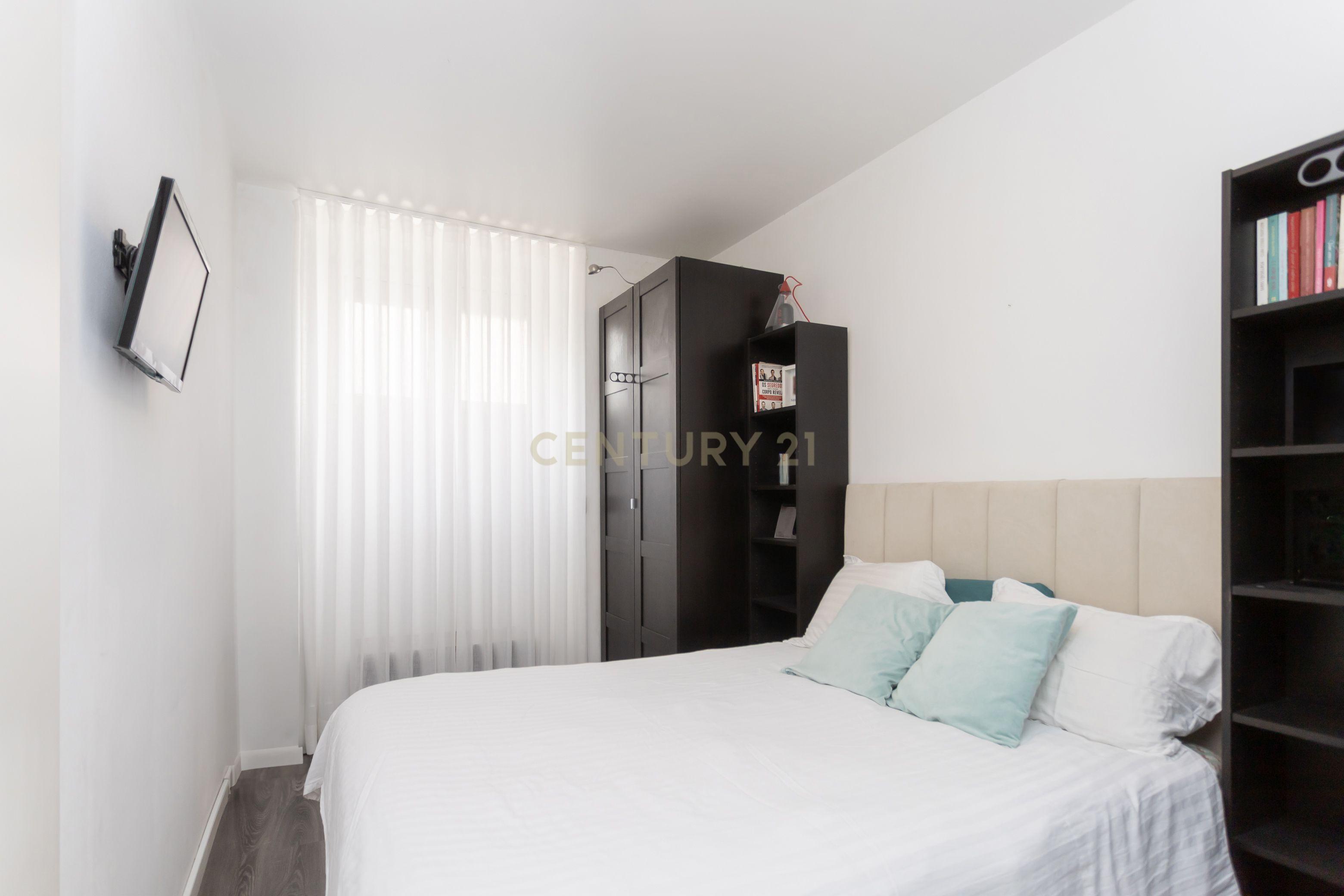 Apartamento T3 com duas salas e terraço privado em Sete Rios, Lisboa - Image 40