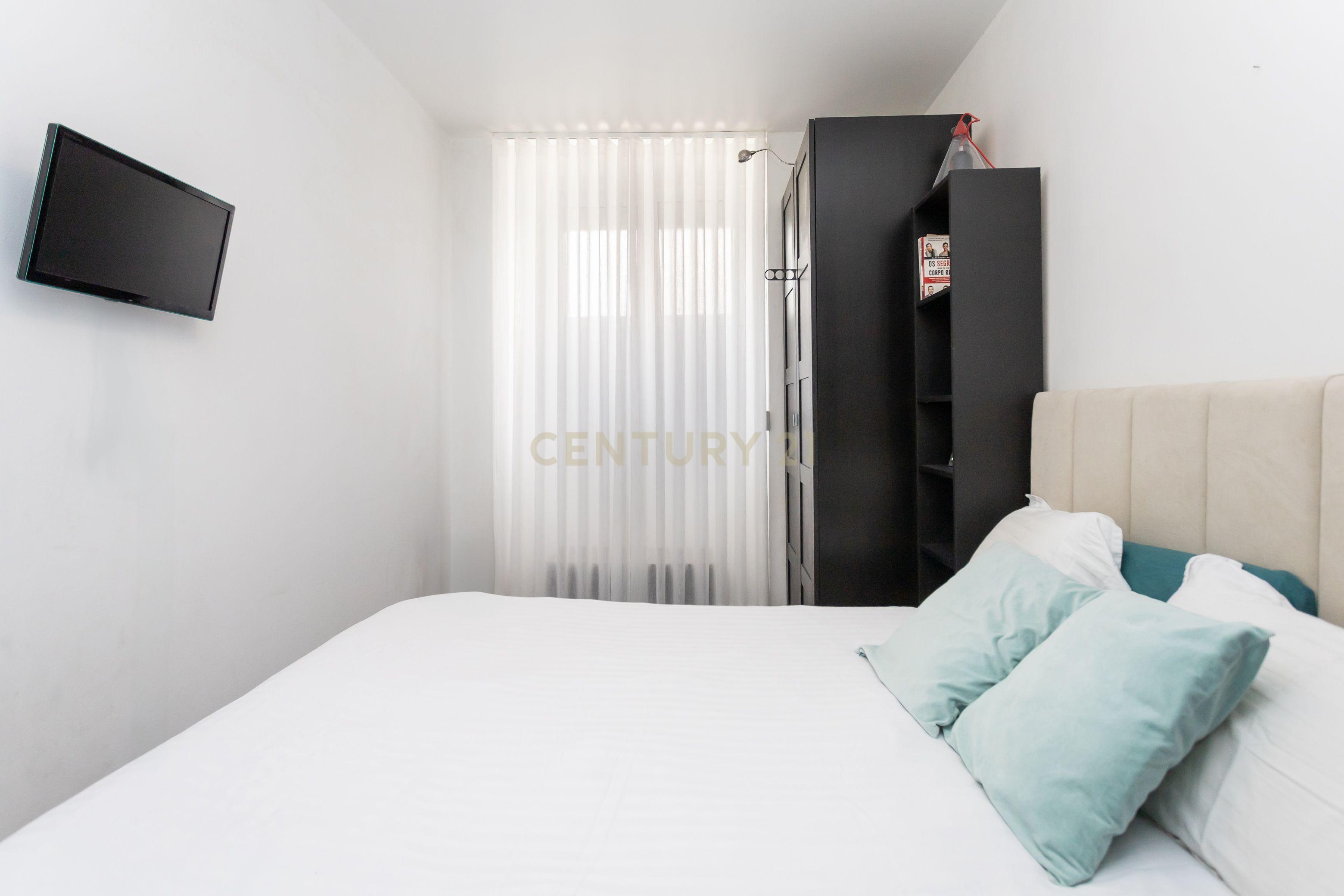 Apartamento T3 com duas salas e terraço privado em Sete Rios, Lisboa - Image 26