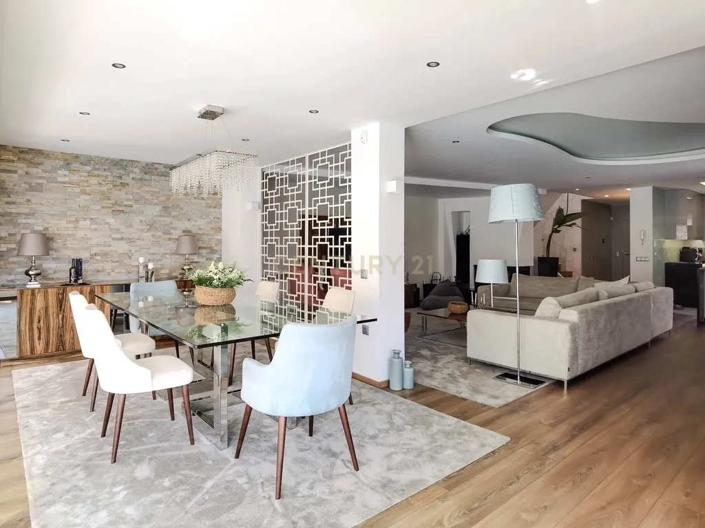 Luxuosa Moradia T3 em Gondomar com Vista Panorâmica e Piscina - Image 10