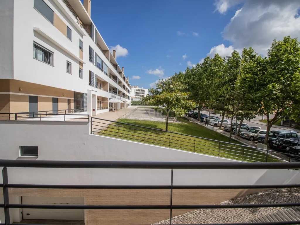 Apartamento T3 c/ 2 Varandas, Garagem Dupla e Terraço com Sala de Eventos - Image 14