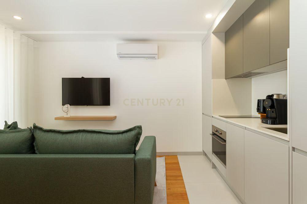Apartamento T1 com Licença AL e Estacionamento – Rua da Vitória, Porto - Image 12