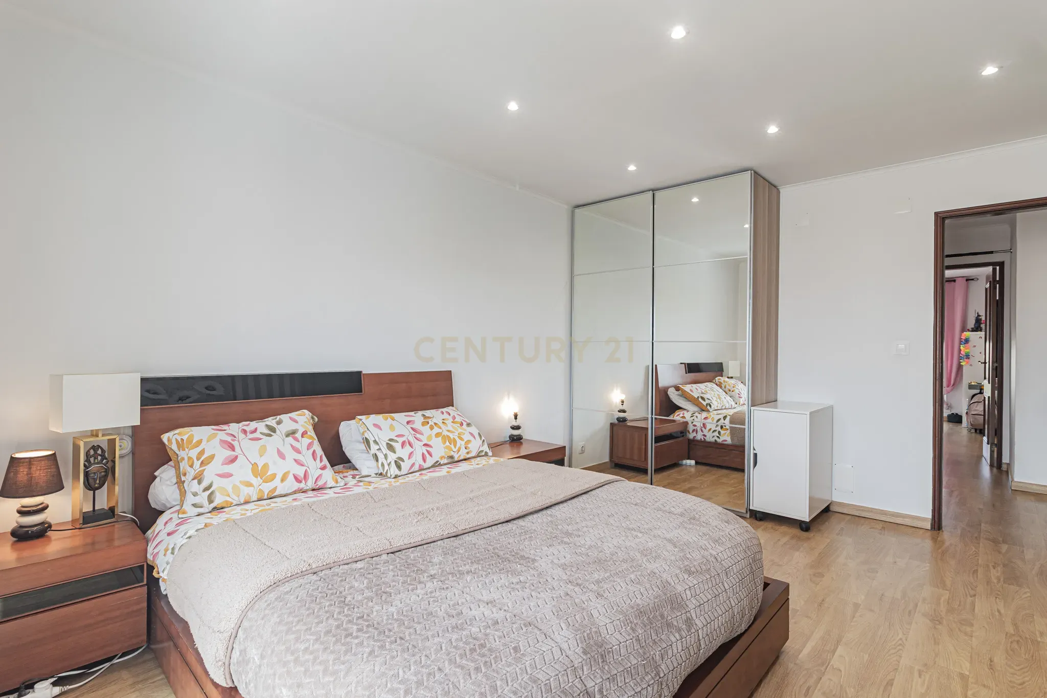 Apartamento T3  - Conforto, espaço e localização Ideal em Vale Figueira - Image 12