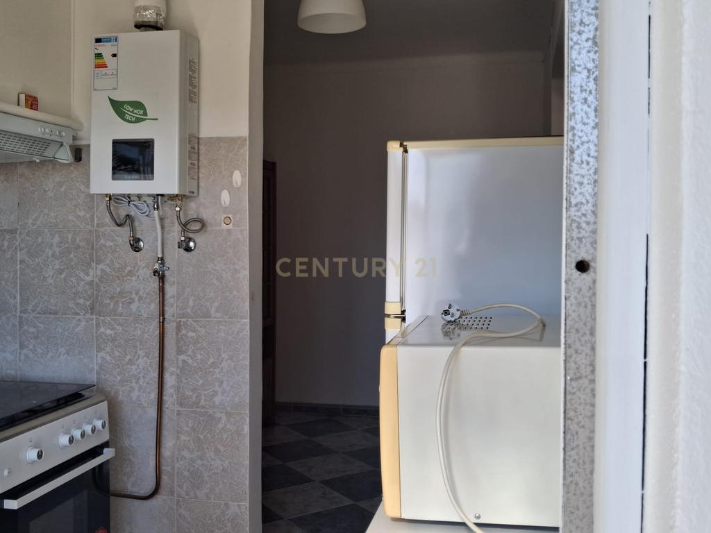 T1 Renovado e mobiliado na Reboleira, Amadora - Excelente Localização - Image 3