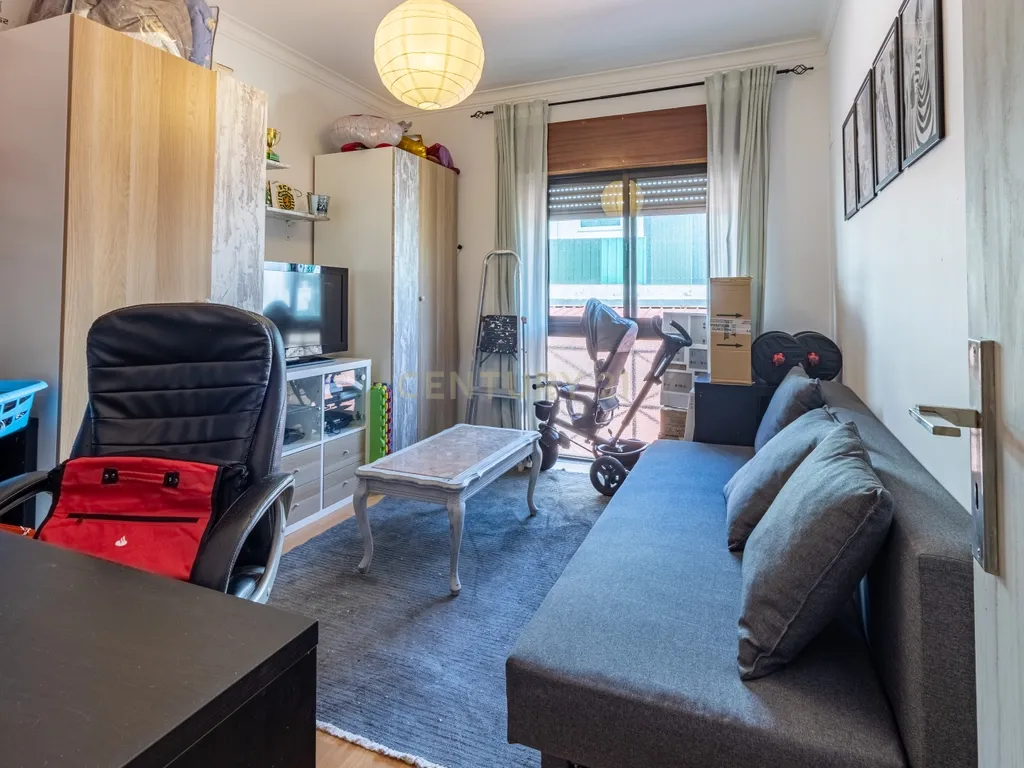Apartamento T3 Espaçoso e Luminoso em Zona Tranquila de Sesimbra - Image 16