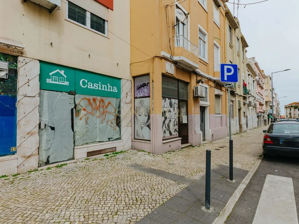 Oportunidade Única nas Olaias – Loja com Potencial para Transformação em Apartamento - Image 8