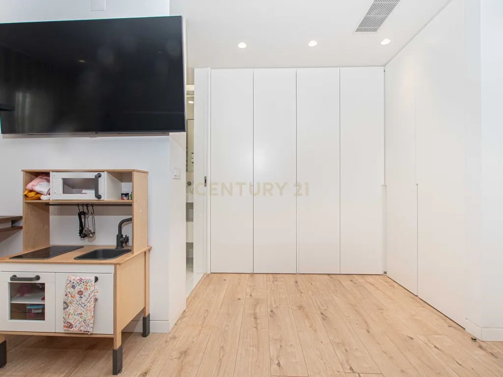 Apartamento T4 com Terraço e Box para 2 Viaturas | Jardim da Amoreira | Odivelas - Image 15