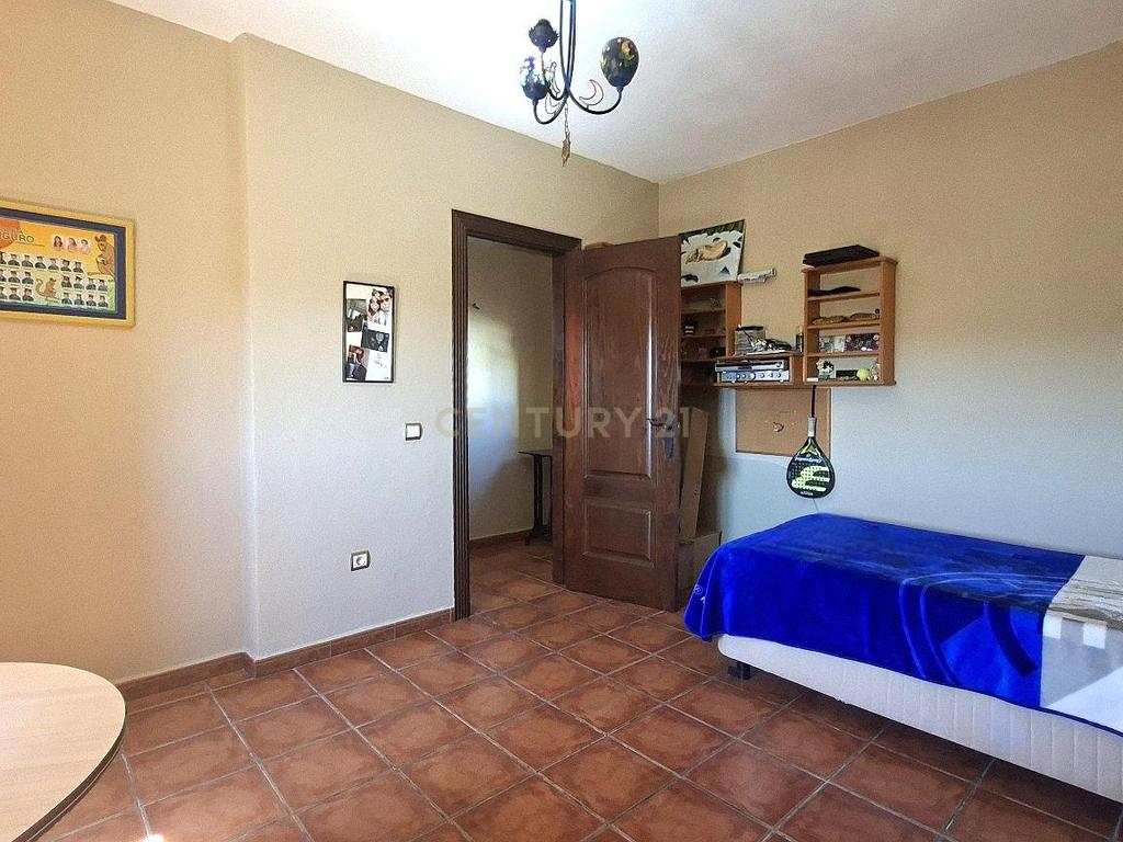 Moradia andaluza independente com piscina privada, jardim bem cuidado, cozinha exterior com churrasqueira e charme tradicional na tranquila zona residencial de Los Arroyos (Arriate), a apenas 10 minutos de Ronda e a menos de uma hora da Costa del Sol — pronta a habitar. - Image 29