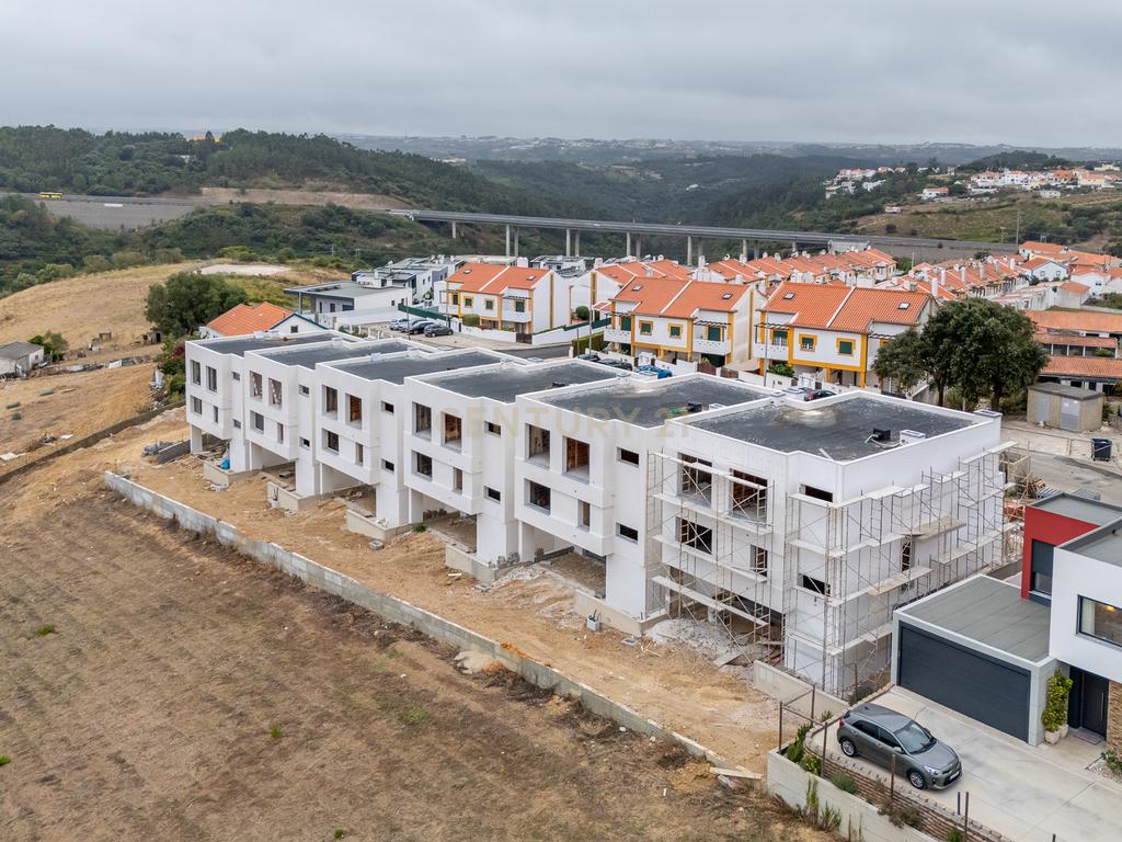 Moradia NOVA Moderna T4: Conforto, Modernidade e Vistas Deslumbrantes - Image 28
