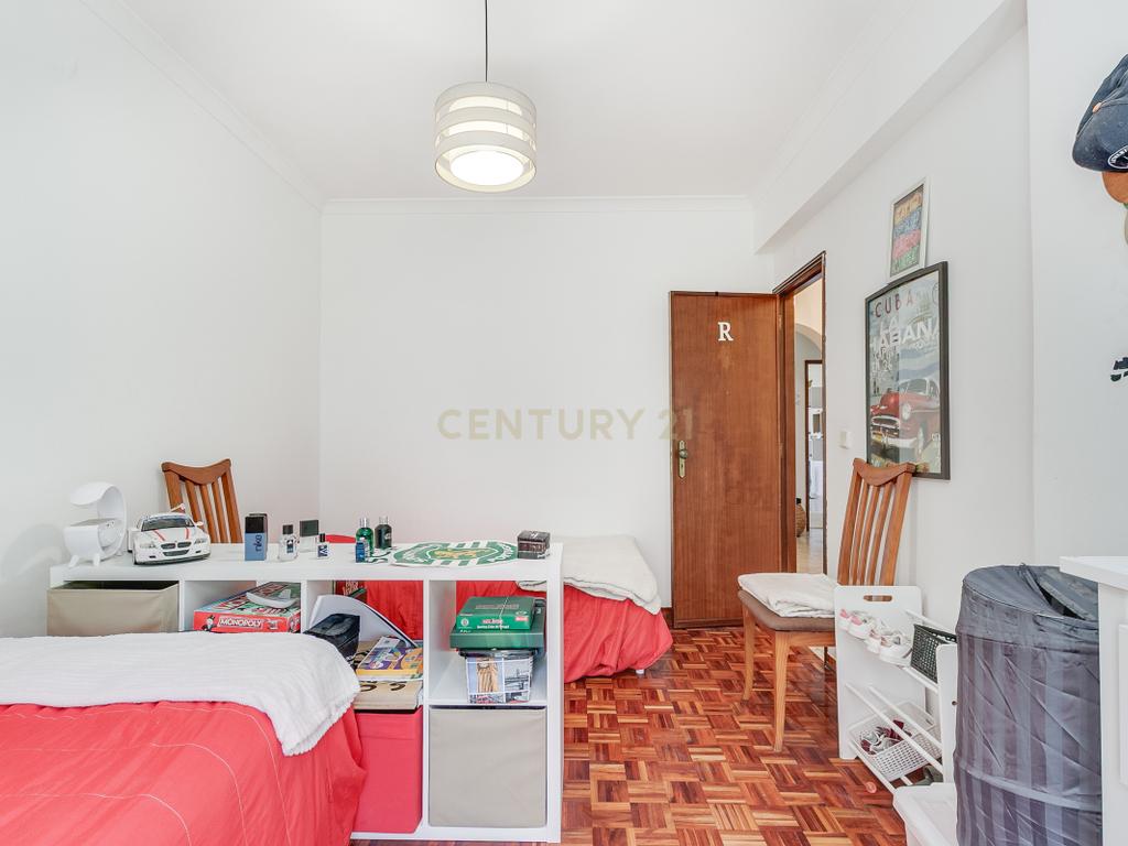 Apartamento T3 com boas áreas, varandas e arrecadação – Rinchoa, Rio de Mouro - Image 21