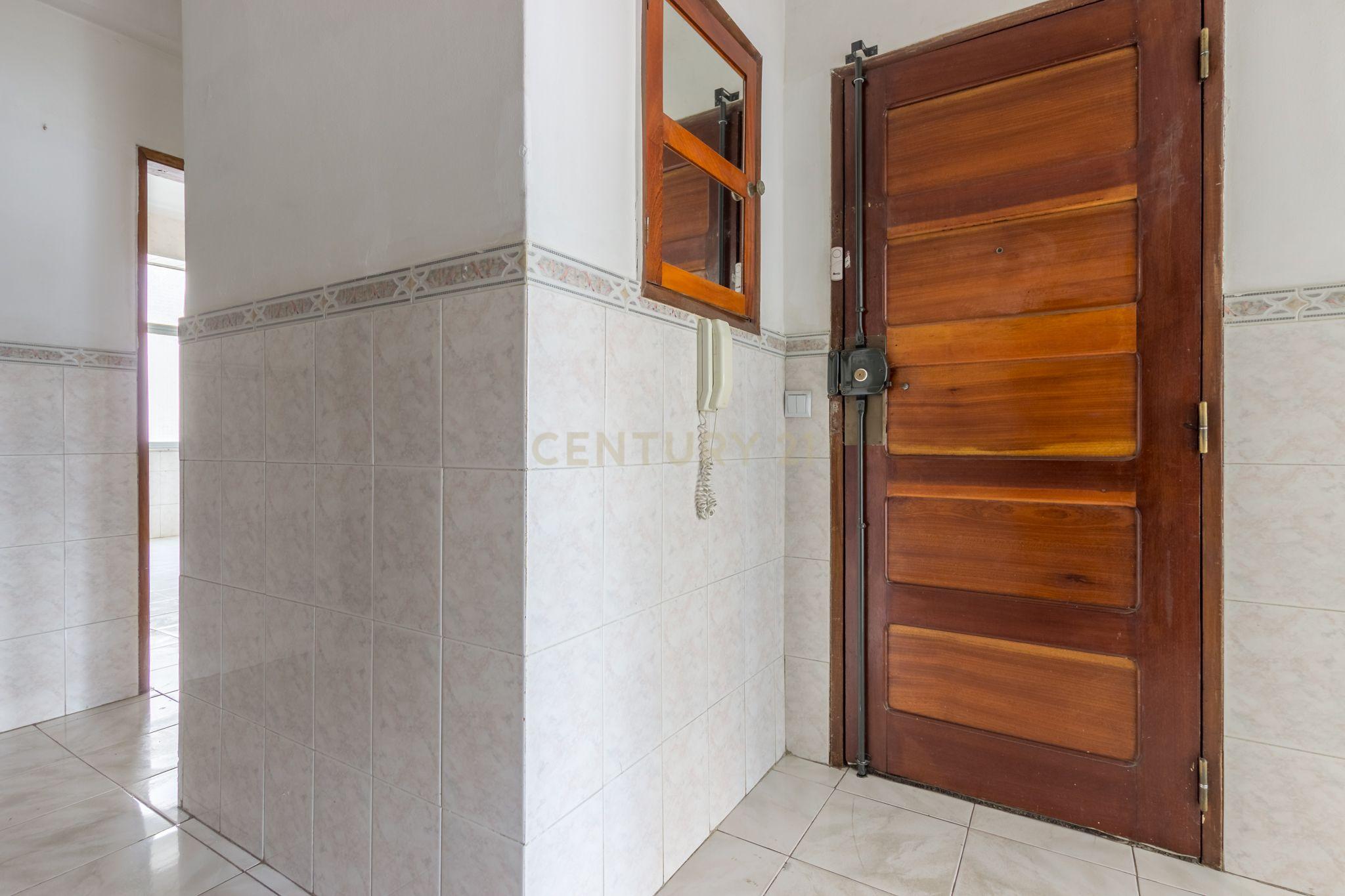 Apartamento T3 em Barreiro com Excelente Localização e Luz Natural - Image 20