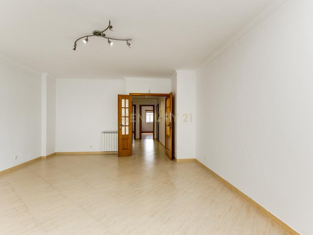 Apartamento T2 C/Elevador em Belas                                                                                                                                                              - Image 6