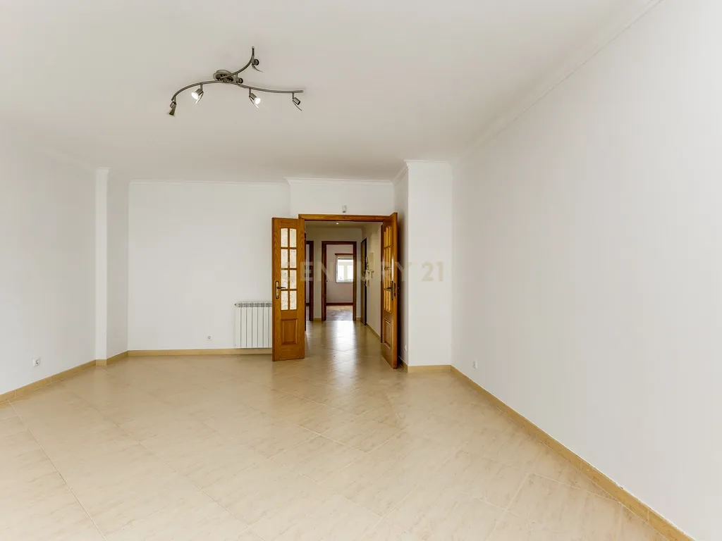 Apartamento T2 C/Elevador em Belas - Image 6