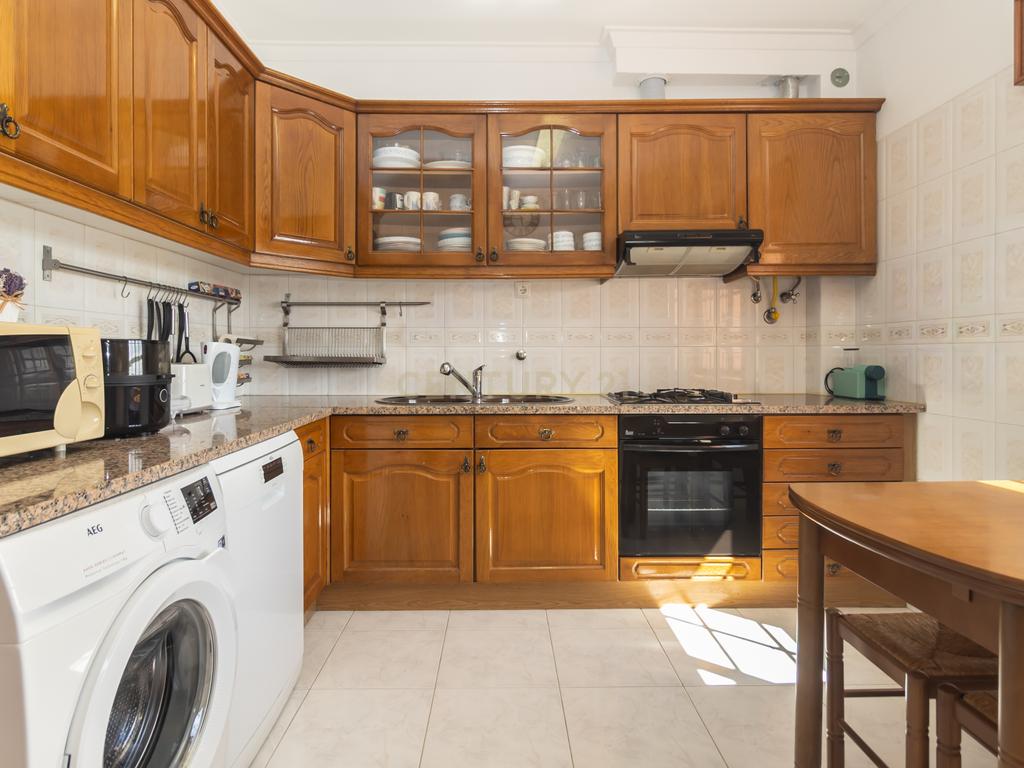 Apartamento T2 com Parqueamento, Elevador, Pronto a Habitar – Uma Oportunidade a Não Perder - Image 32