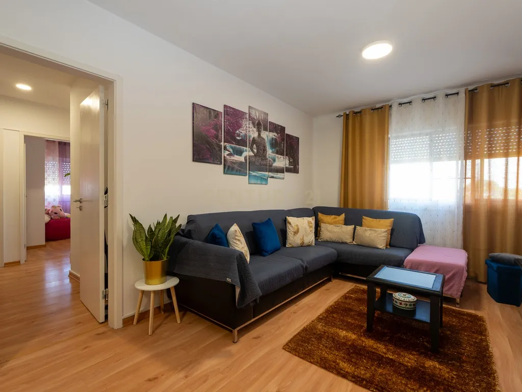 Apartamento de tipologia T4, com 2 WC e arrecadação localizado em Santo António dos Cavaleiros – Loures. - Image 12