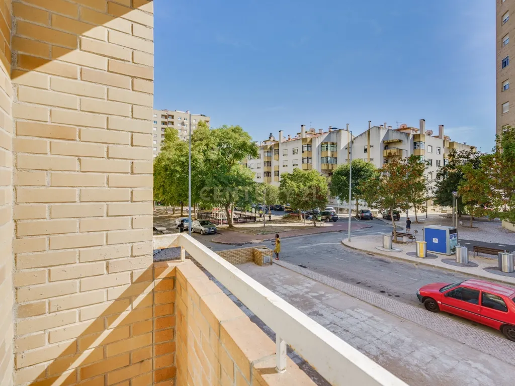 Apartamento Renovado com Vista em Alenquer, Lisboa - Image 13