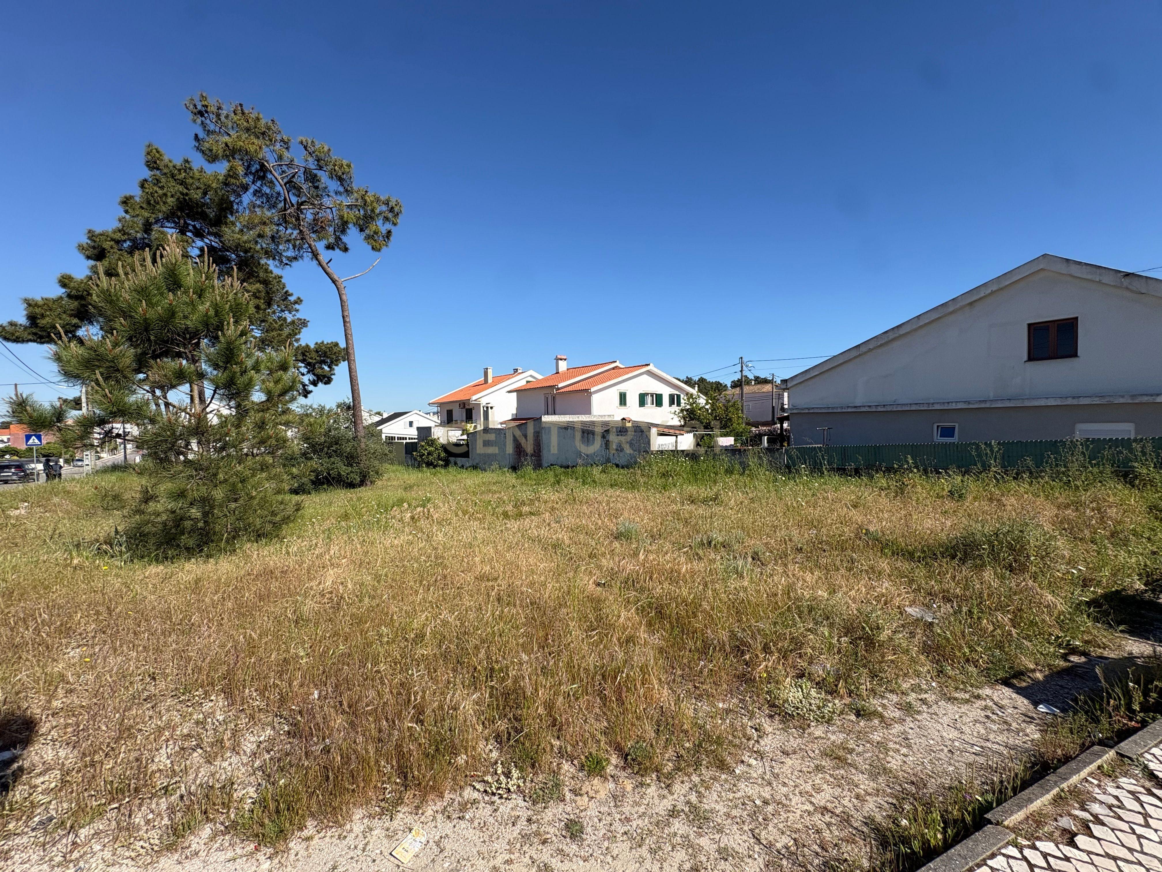 Fotografia 4 de Terreno na Quinta do Conde para construção de edificio