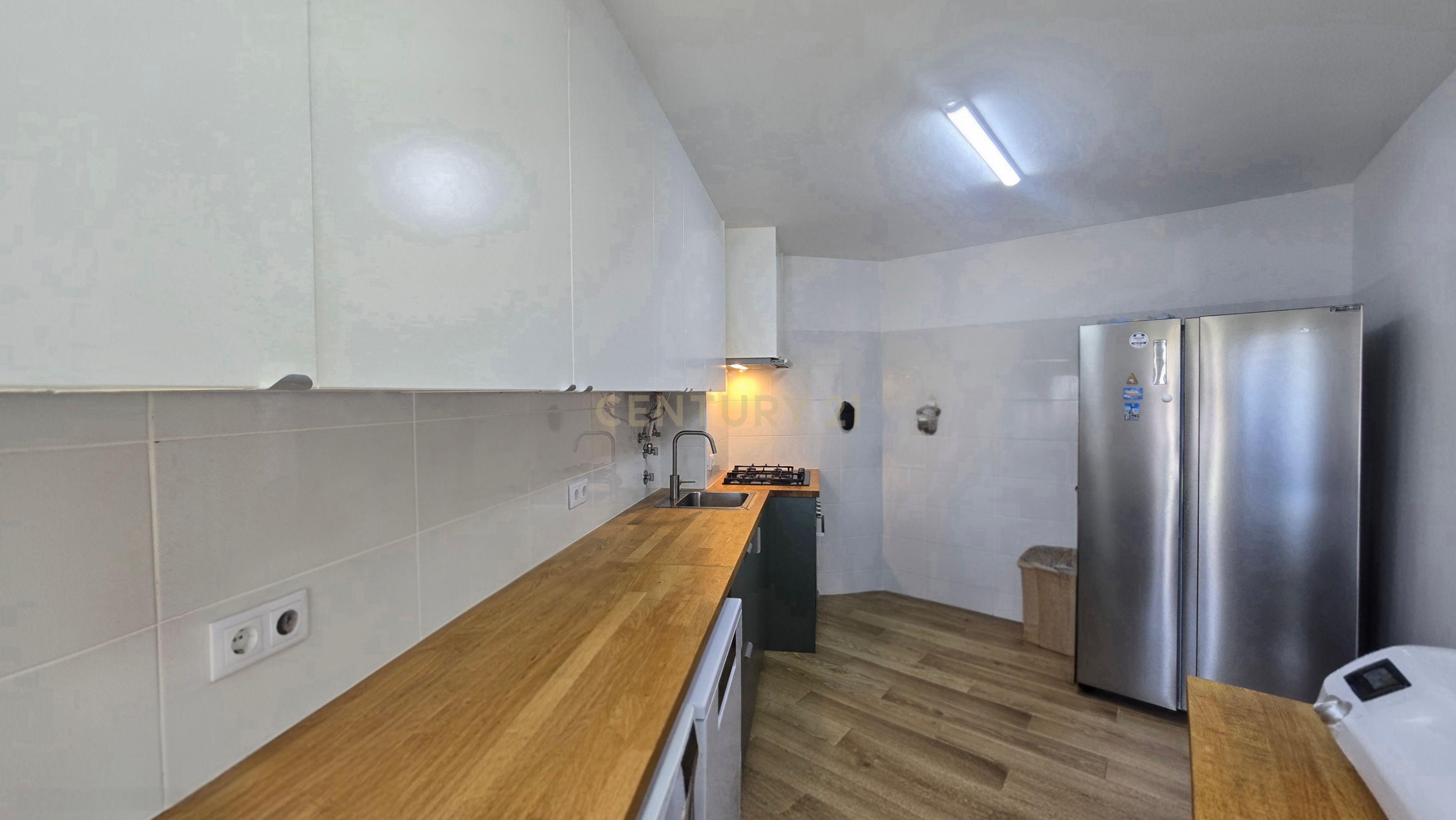 Fotografia 4 de Apartamento T2 Remodelado com Piscina, Jardim e Estacionamento em Portimão