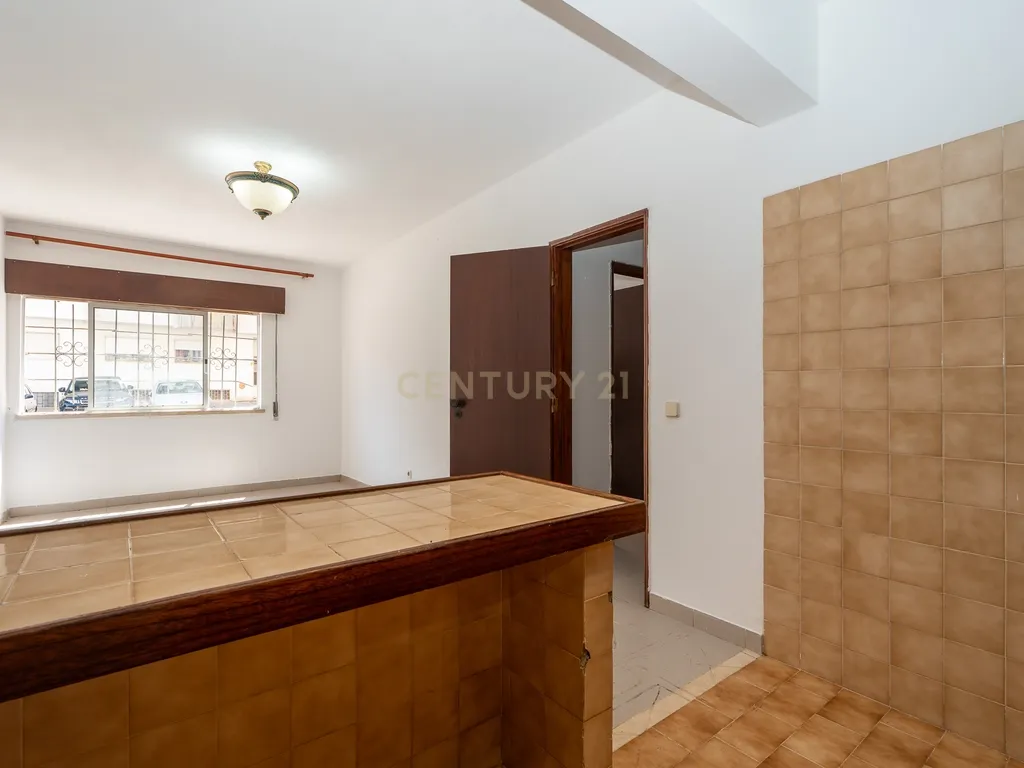 Apartamento T1 com potencial para T2 na Rinchoa – Conforto e Tranquilidade! - Image 6