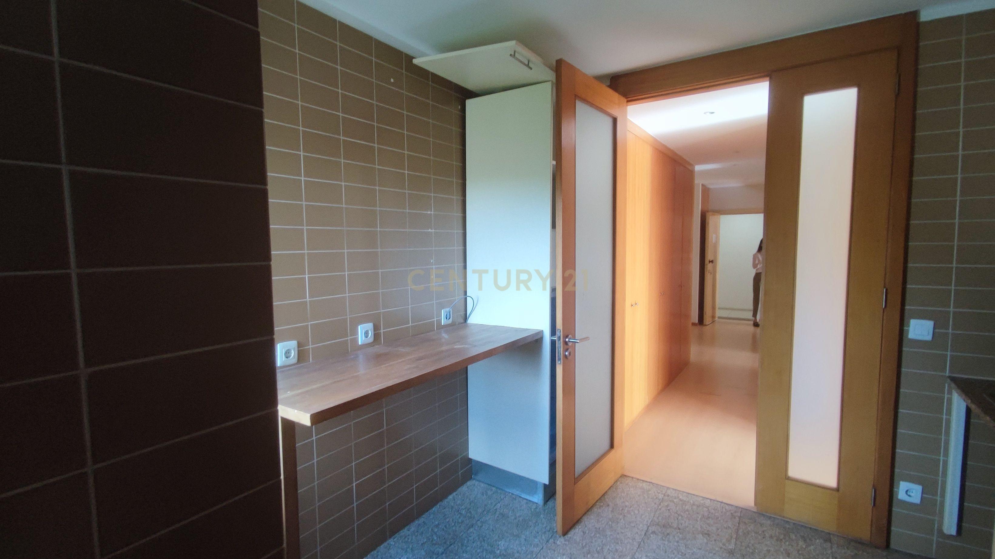 Apartamento T3 no Último Piso com Garagem – Moreira da Maia, Porto - Image 10