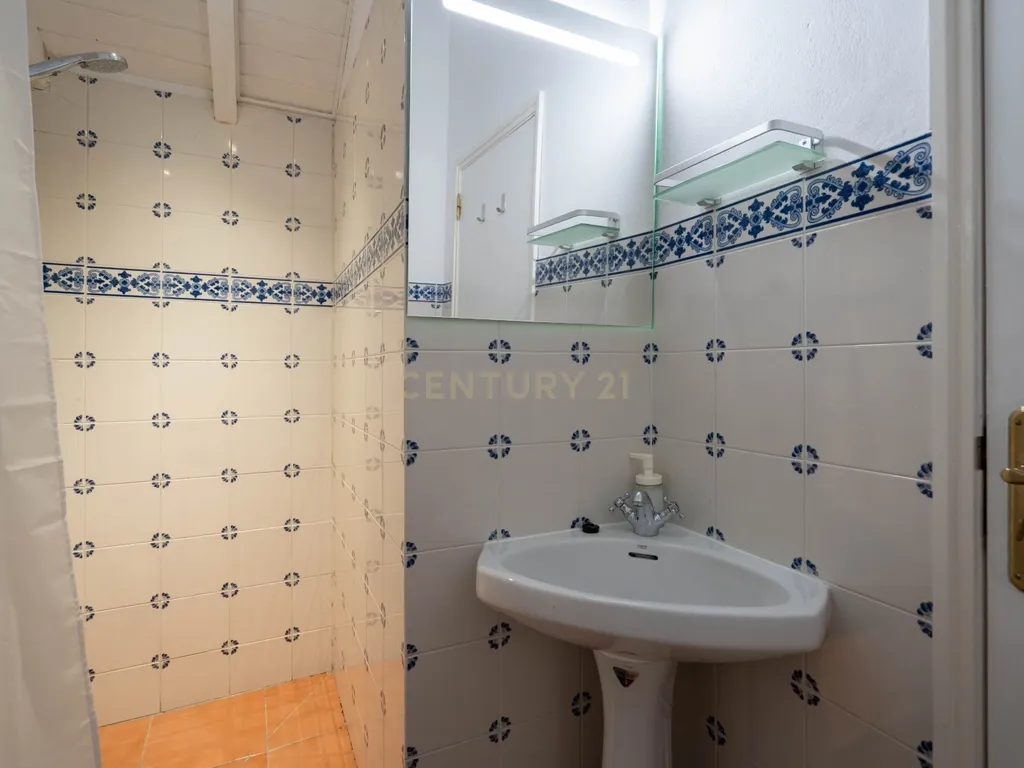 Moradia T7 tradicional em bom estado com varanda coberta, pátio, piscina, terraço coberta, vistas boas e jardim numa localização sossegada perto do centro de Arganil e o rio Alva - Image 32
