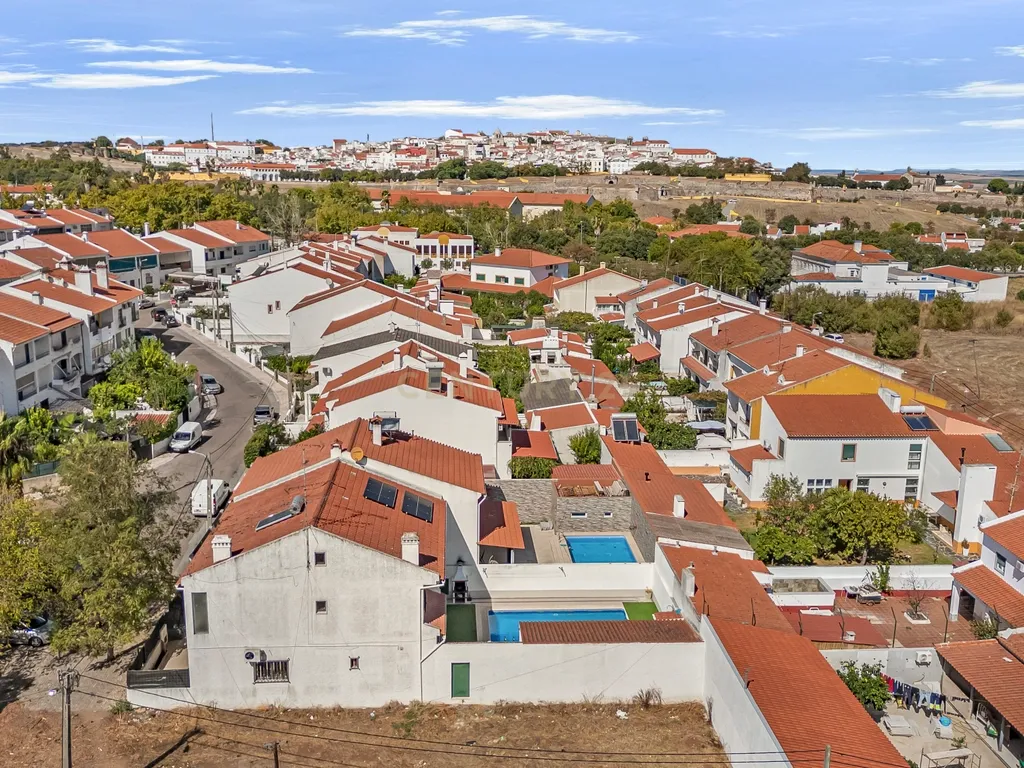MORADIA T5 COM GARAGEM E PISCINA, 327 M² DE TERRENO PARA USUFRUIR - Image 56