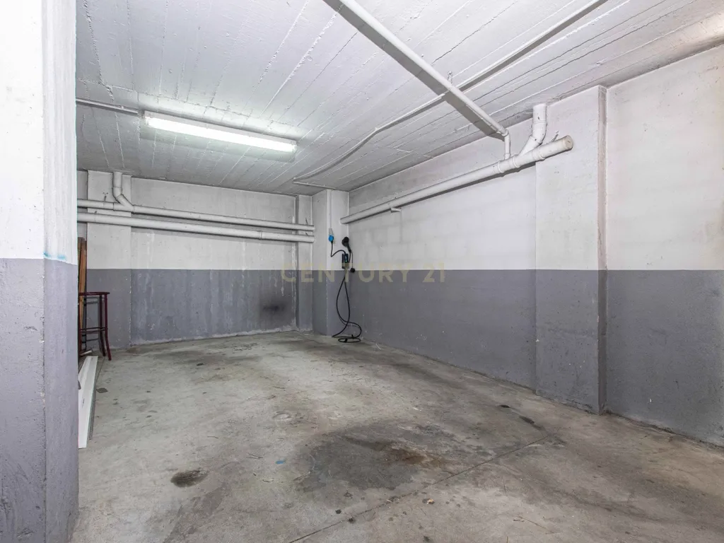 Apartamento T3 com Parqueamento e Arrecadação - Image 22
