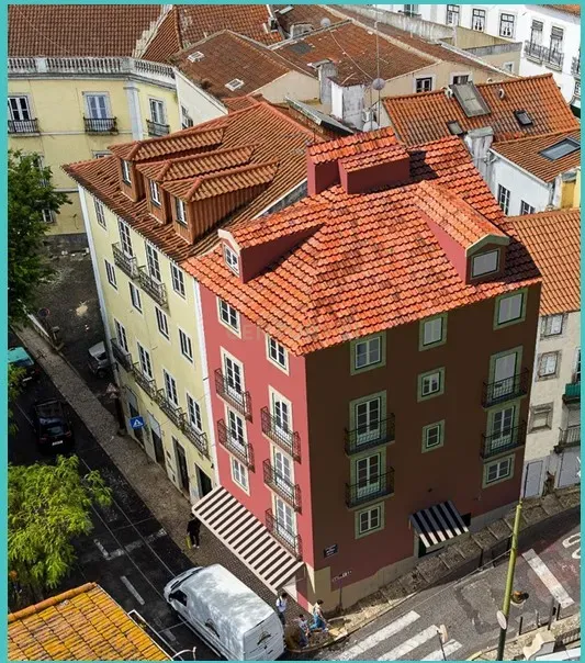 RED BUILDING Apartamento Triplex T1 + 1 NOVO no Centro Histórico de Lisboa - Image 9