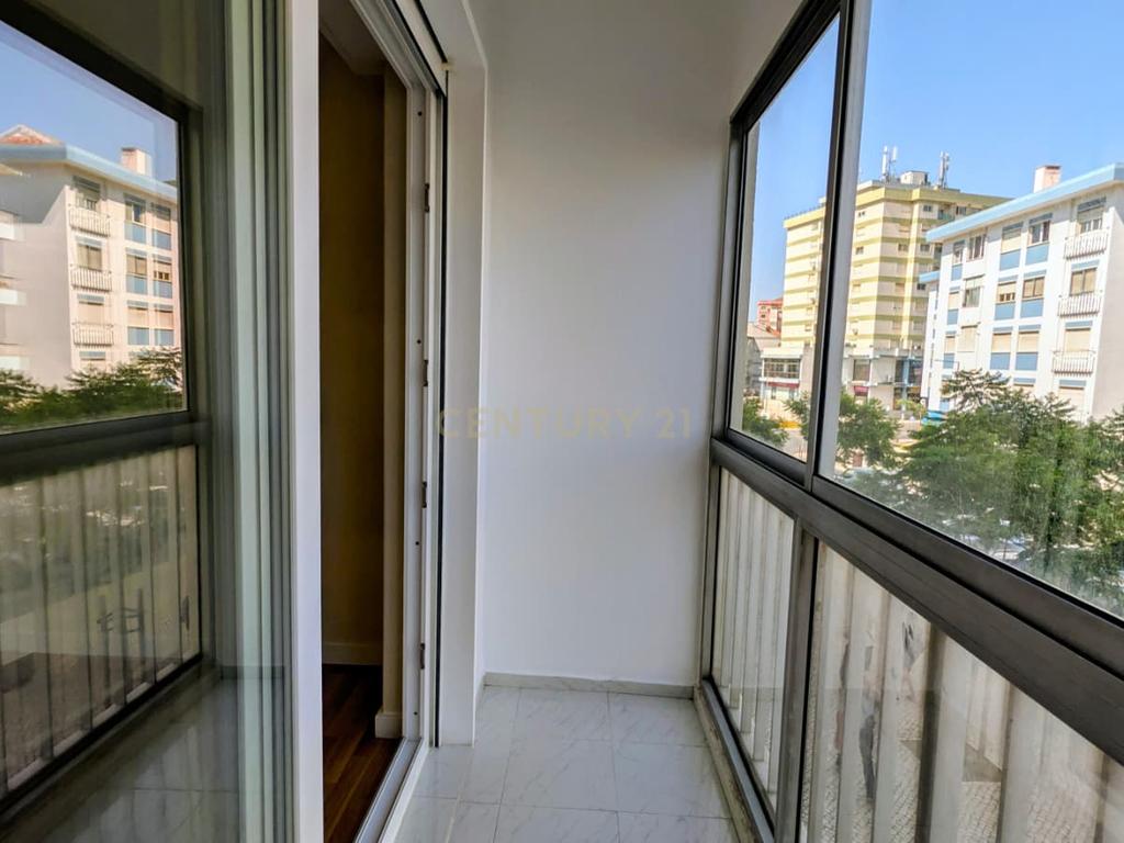 T2 Totalmente Remodelado | 1.º Andar com Elevador | Avenida D. Dinis – Odivelas - Image 10
